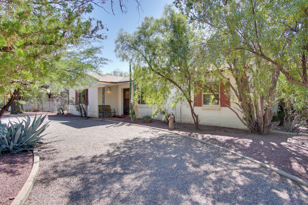 5 Mi to Dtwn: Tuscon Escape w/ Yard & Patio! view 3