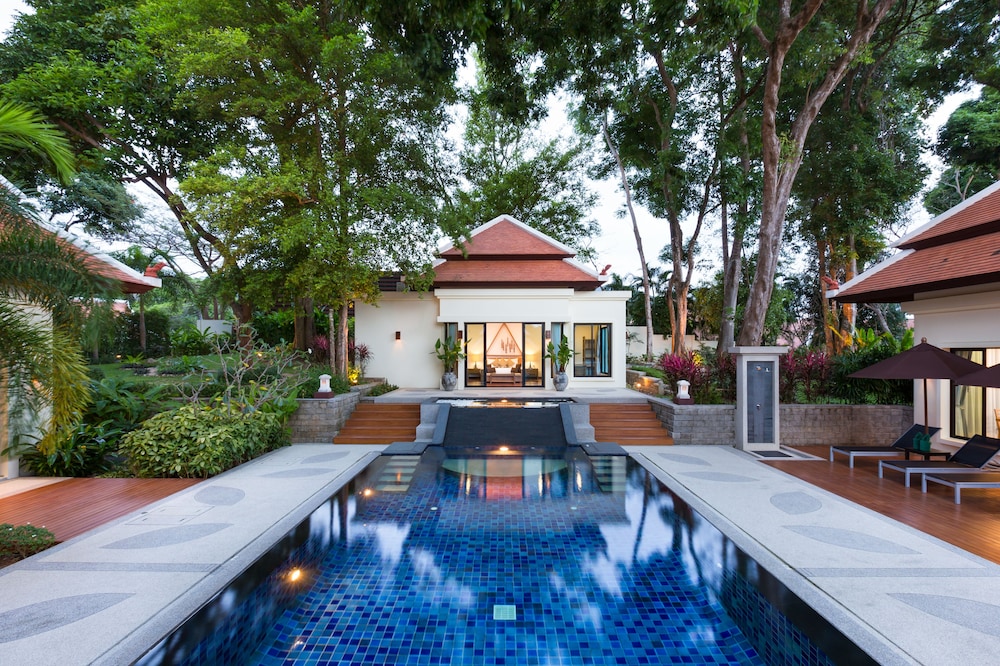 Nai Harn Baan-Bua Villas