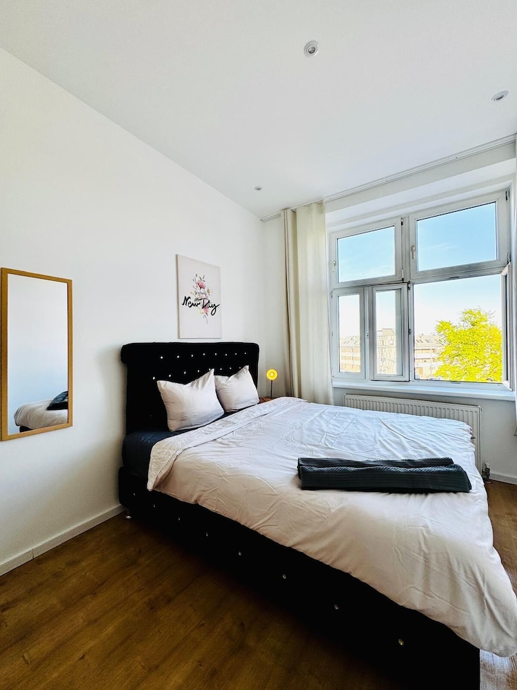 Cozy 3BR Apt Near Kaufpark Alterlaa