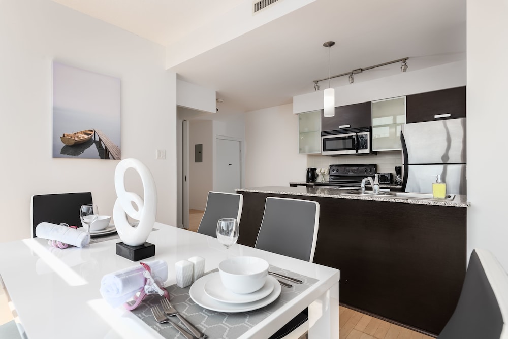 elegant condo with panoramic views photo 4