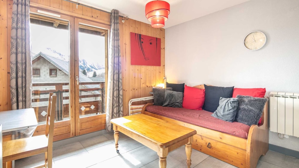 Mountain-view Apartment for 6 Guests photo 1