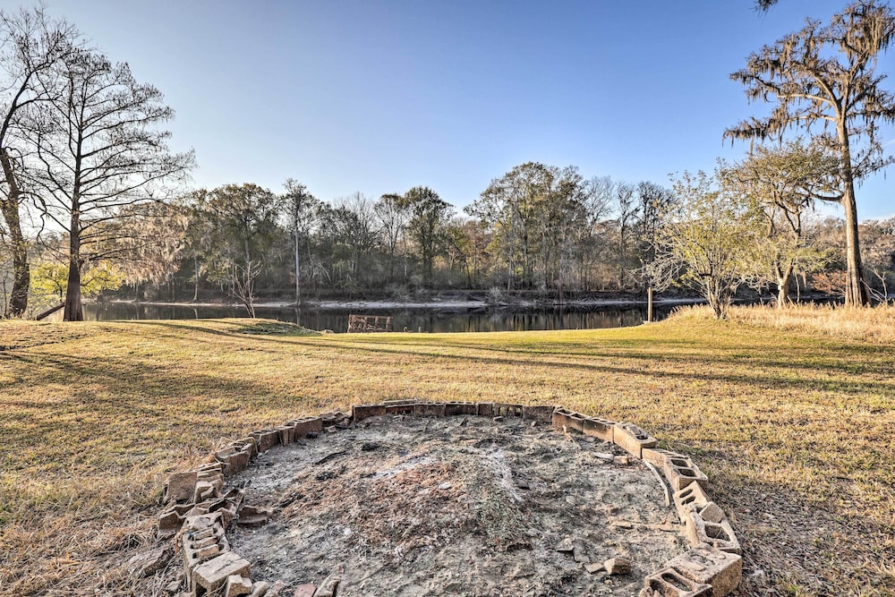 Renovated Fort White Retreat w/ River Access! - Property Image 6