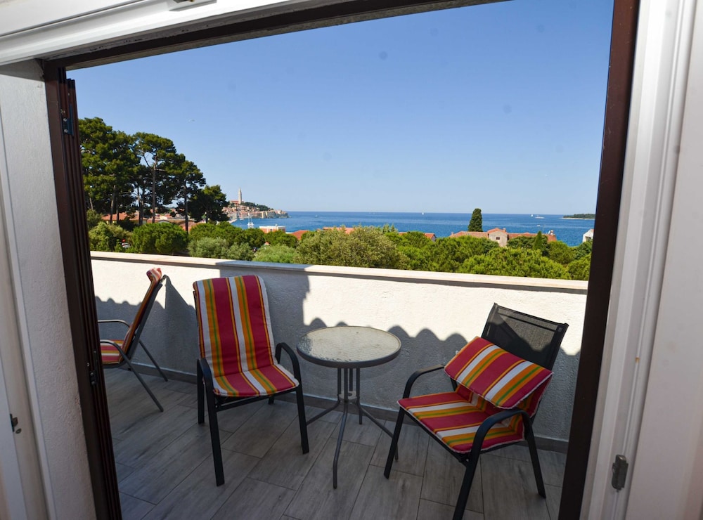 Classic and Elegant Rovinj Apartments With Balcony