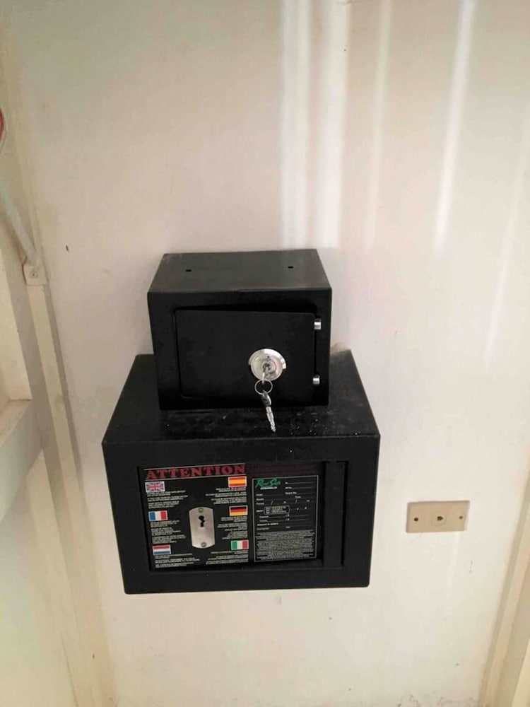 1 Bed Villa - Sleeps 2 - Garden - Parking - Wifi view 4