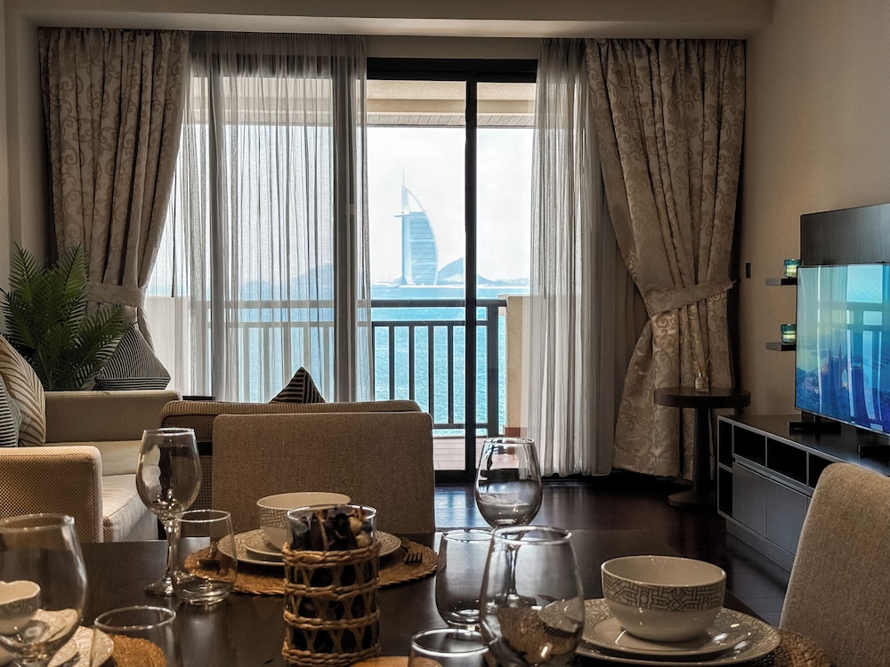 Resort Apartments - Royal Amwaj North