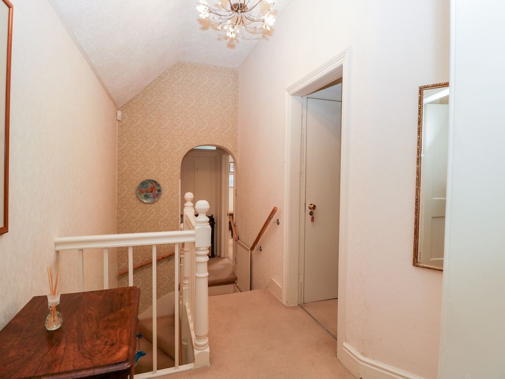 2 Heath Cottages
