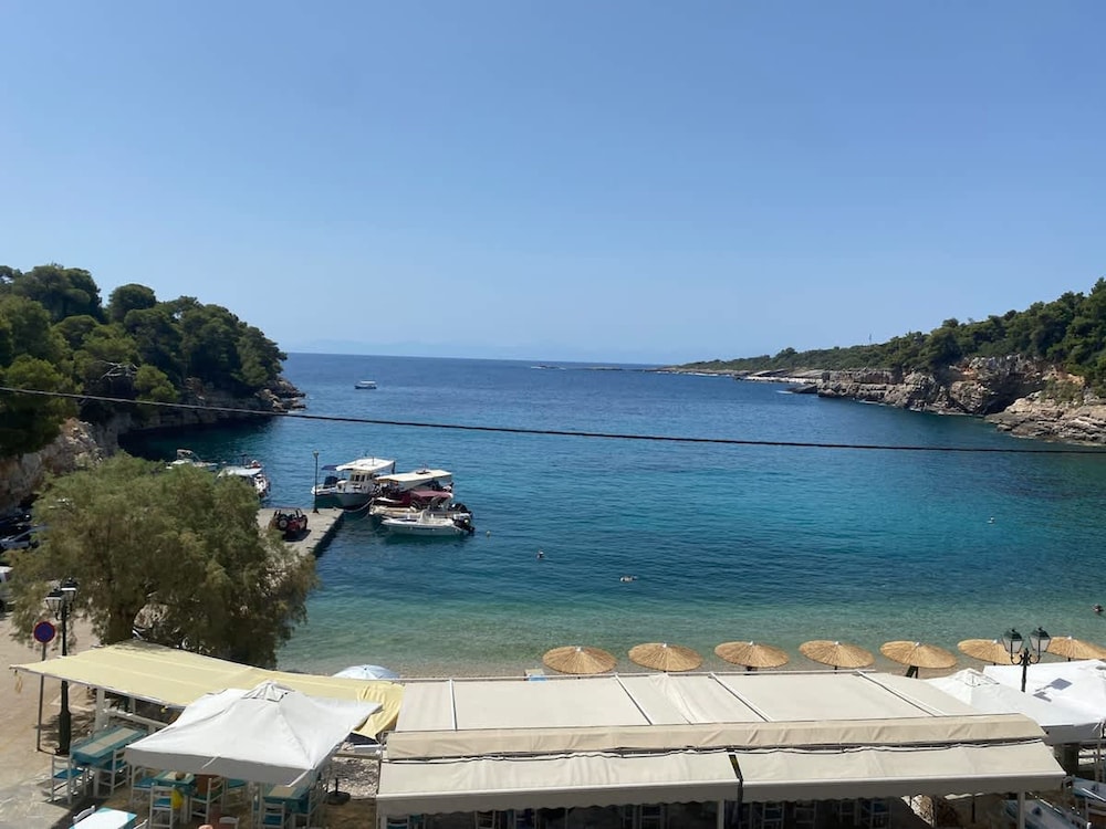Alonnisos Beachfront Nest - Cozy Summer Getaway