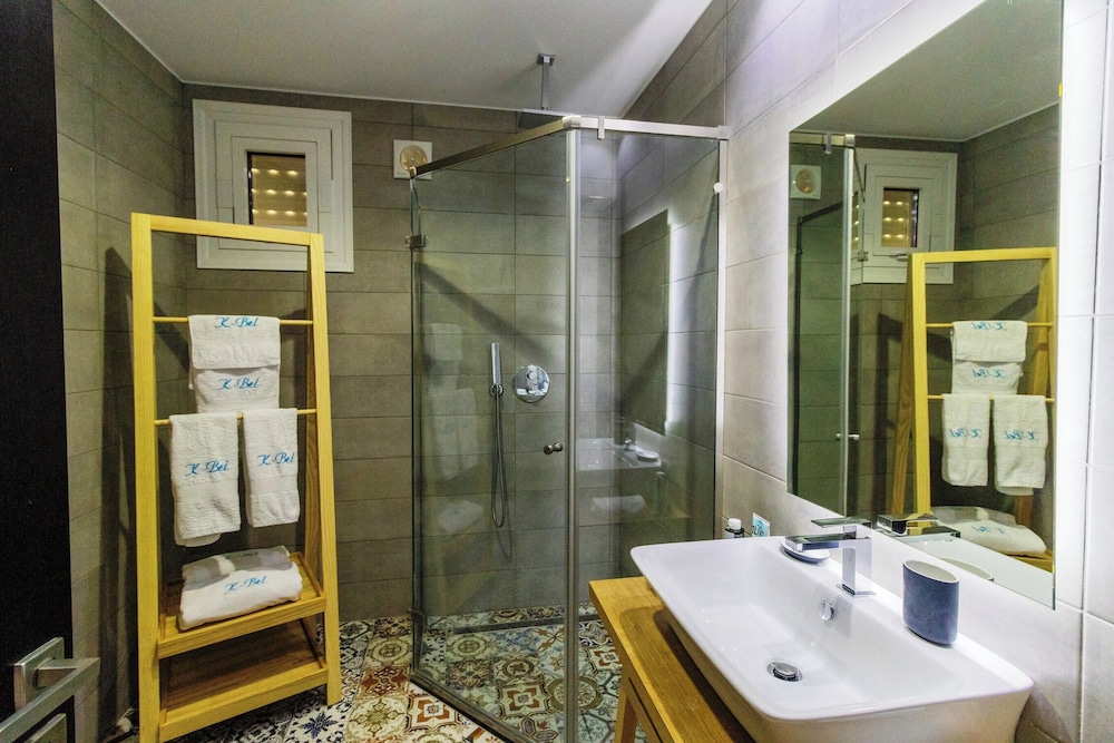 Kbel sea View Villa, Private Pool, Sleeps8, Garden