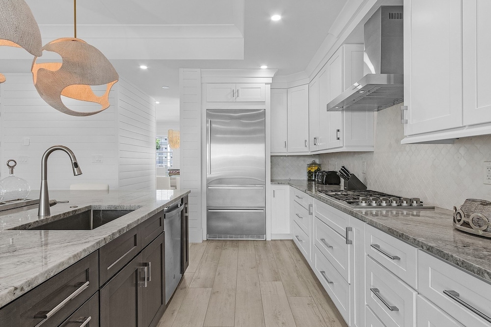 673 White Sands Retreat: Bay Views, Pool, Elevator 5 Bedroom Home