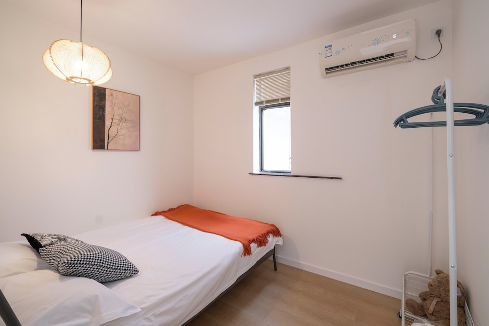Book and Bed-Lujiabang