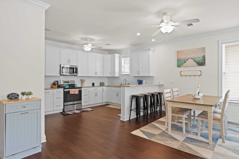 Family-friendly, Close to Beach & Game Room Windswept by Avantstay