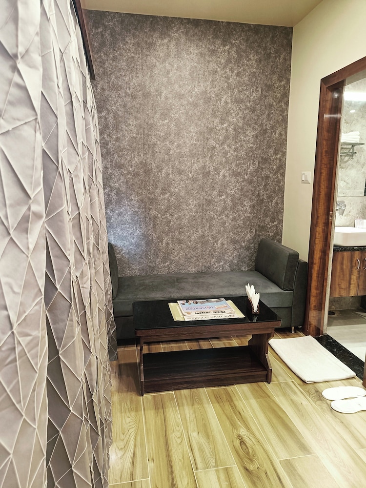 THE KASHI RESIDENCY