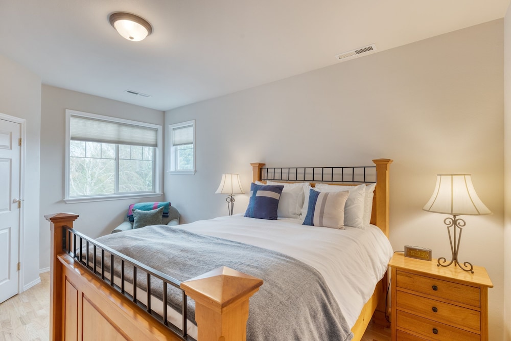 Forest Ridge Loop by Avantstay Hot Tub Private Community Amenities