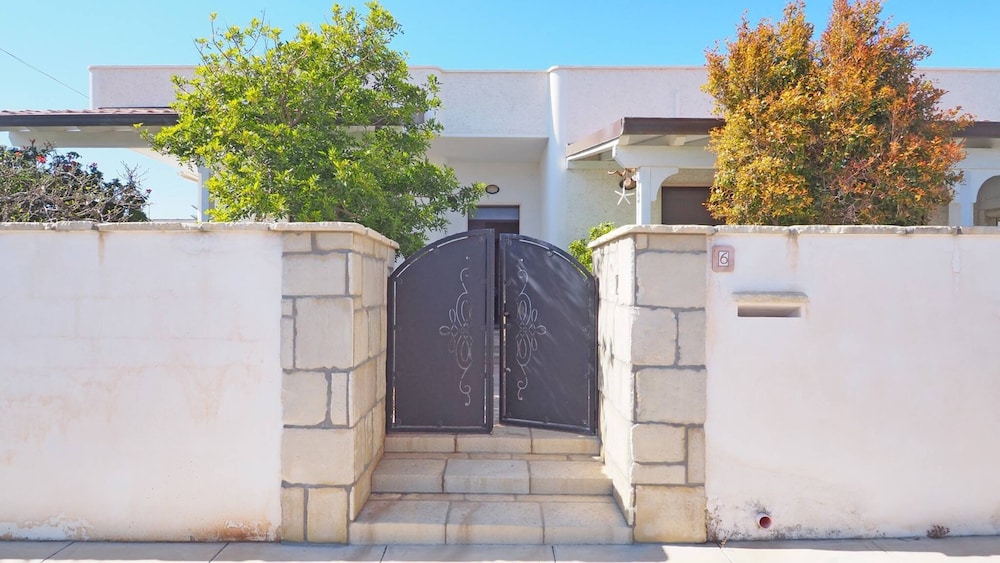Villa Fede - 3 Bedrooms 2 Bathrooms air Conditioning by the sea