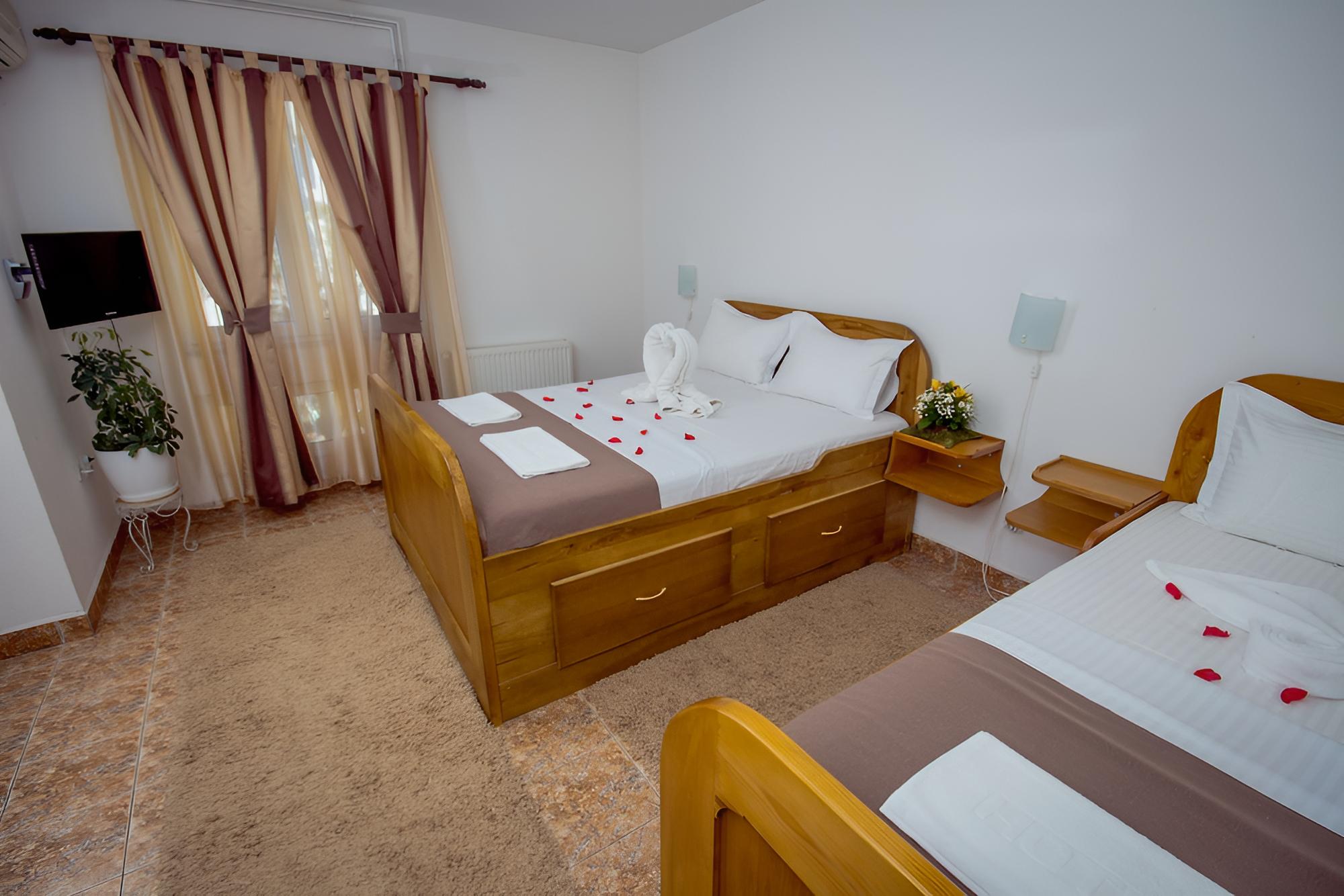 Hotel Pharos