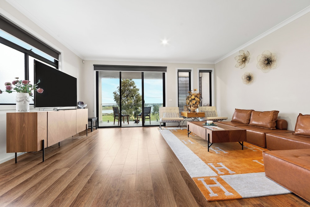 golf pool 2B House in point cook VIC