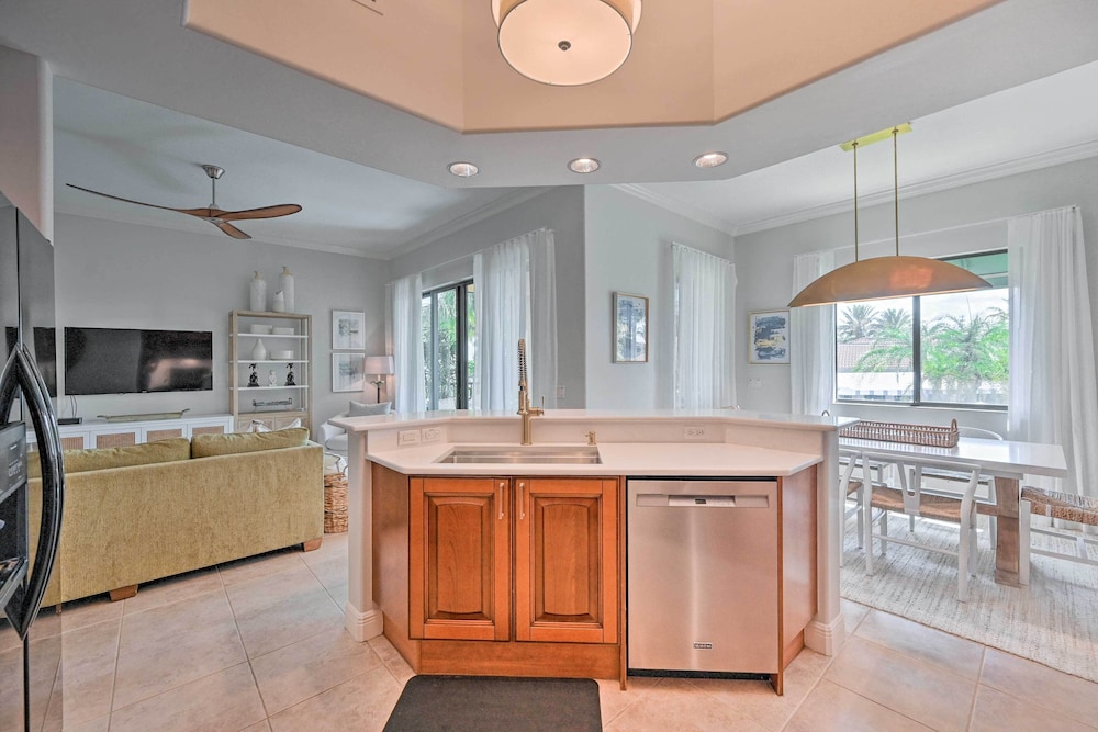 Luxe Naples Bay Resort Condo: Near Fifth Ave!