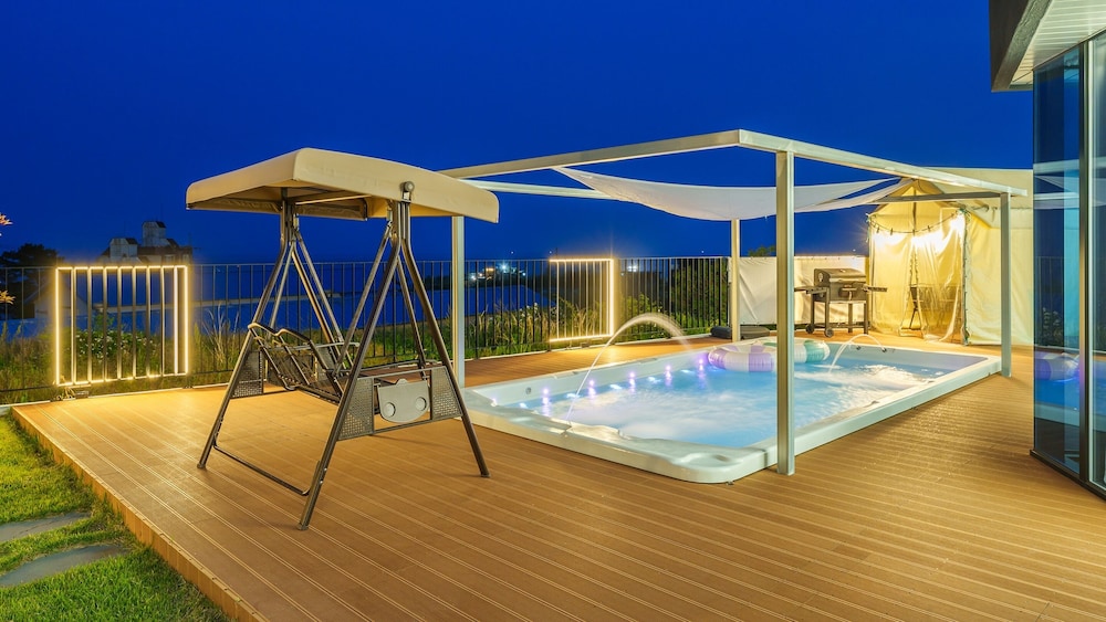 Gyeongju The Moon Aurora Pool Villa
