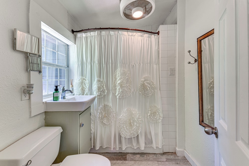Pet-friendly Home w/ 1-acre Yard in Aubrey