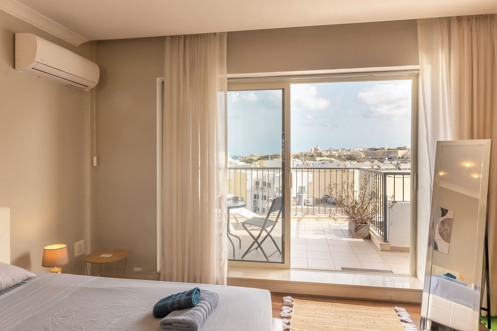 Modern and Comfortable Apart Savoy Garden