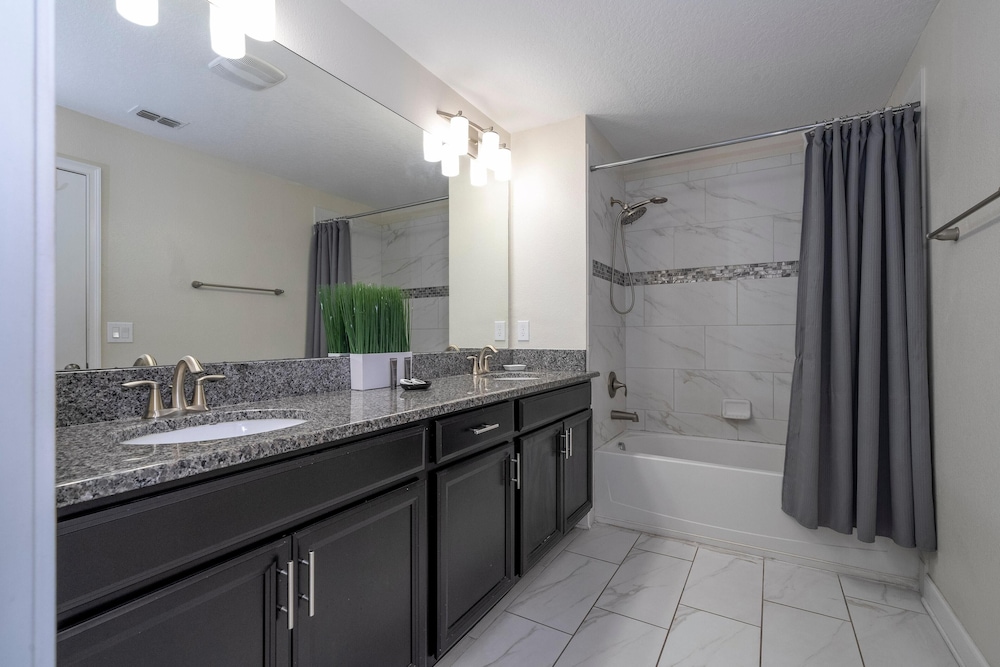 3085 TS - Opulent 5 BR Townhome Private Pool