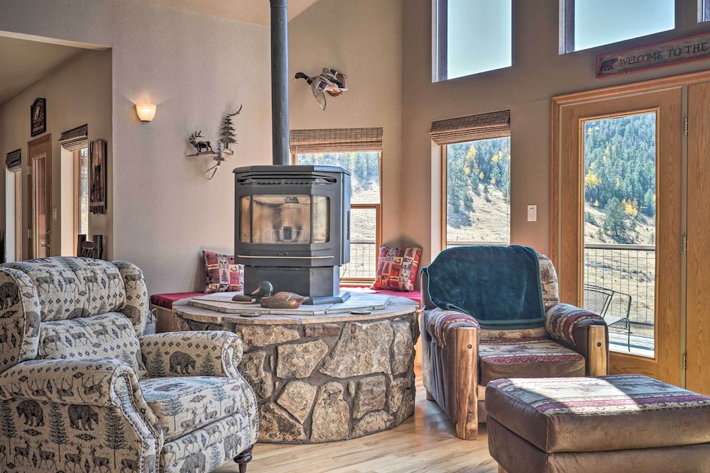 Mtn-view Cabin w/ Deck, 3 Mi to Cripple Creek! - Property Image 11