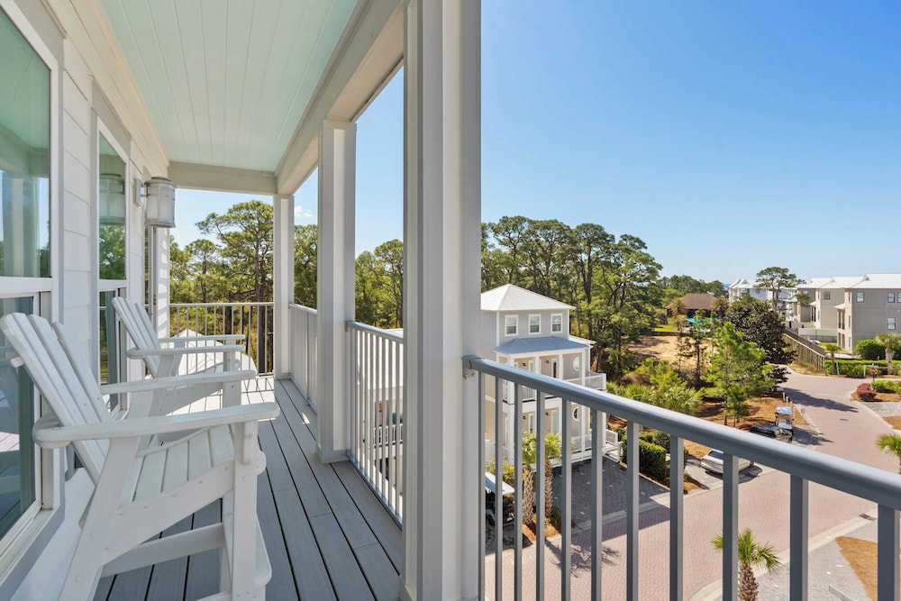 Gulf-view Retreat w/ Rooftop Deck + Private Pool Villa Anesi by Avantstay