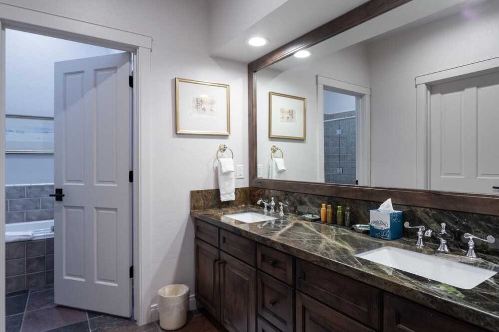 Trail's End Lodge at Deer Valley Resort - Three Bedroom Residence with Den and Spa #302 3 Condo