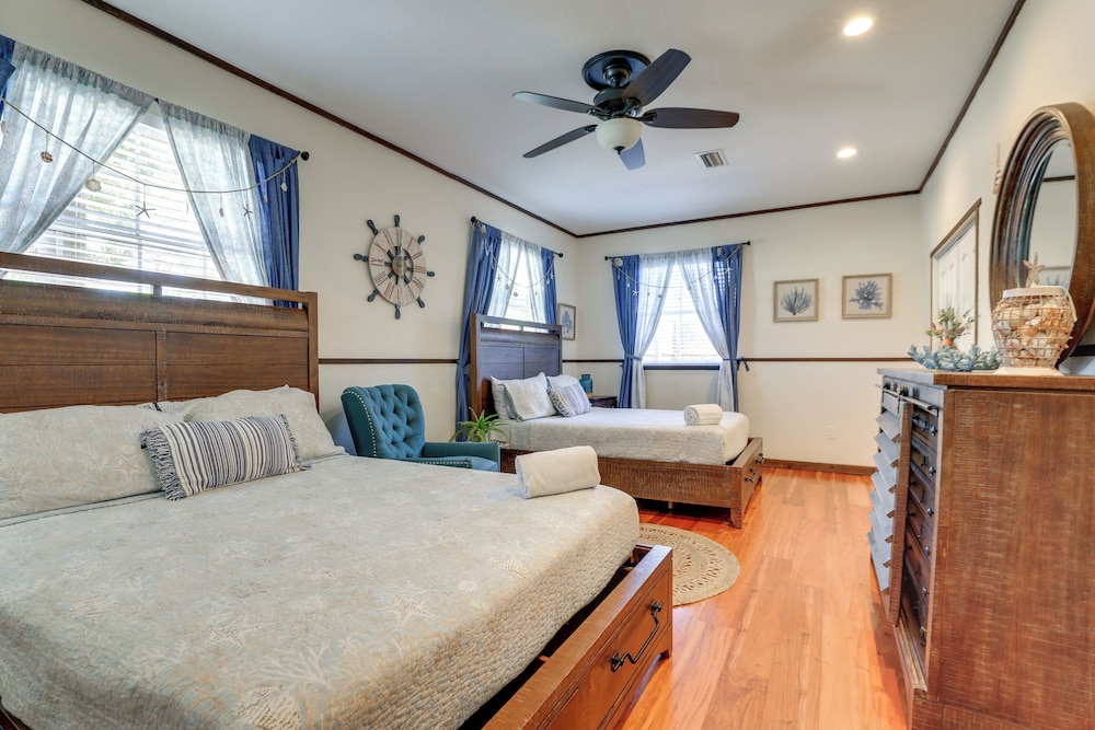 Sarasota Getaway w/ Private Pool & Backyard Oasis!