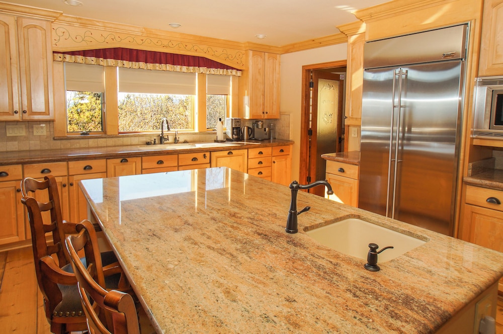 Luxury View Lodge