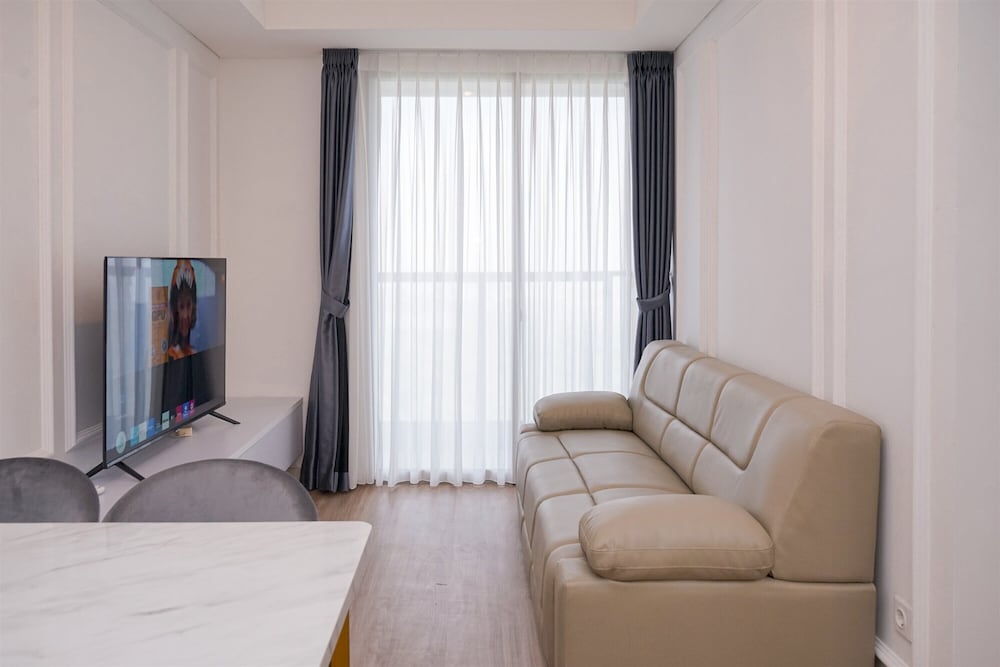 Cozy Living 2Br At Gold Coast Apartment