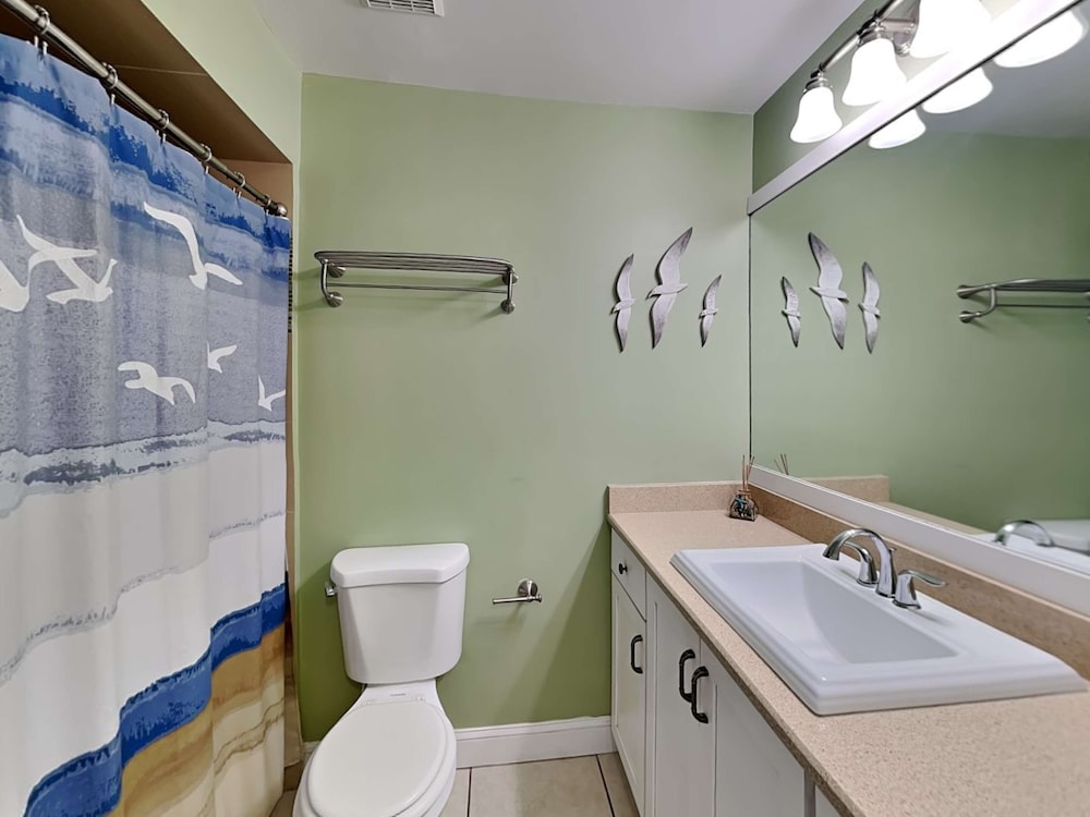 Oceanfront Luxury: 2BR Condo, New Rental