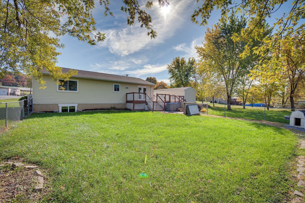 Palmyra House w/ Private Hot Tub & Fenced Yard! view 3