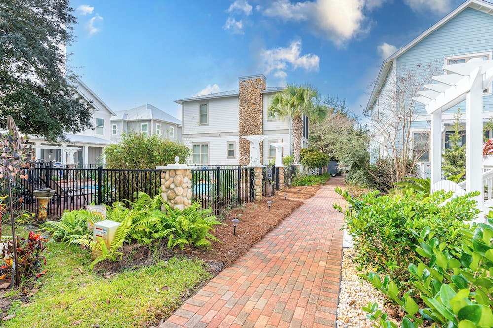 19 Gulf Mark Lane view 2