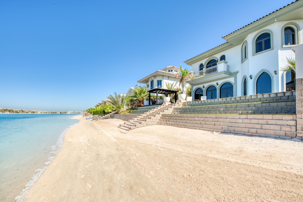 Maison Privee - Glamourous Beachfront Villa on The Palm w/ Pool