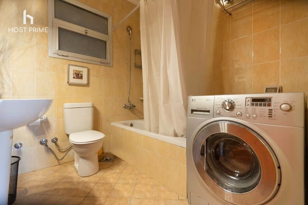 Comfy Apartment in Rehab City