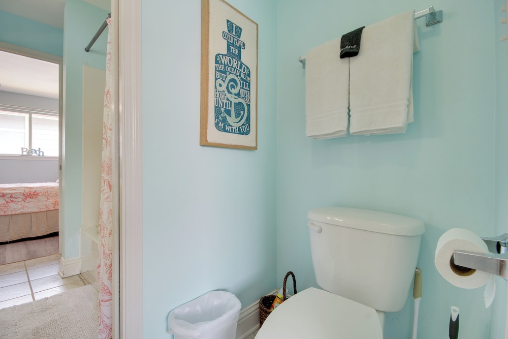 Near Beach & Casinos: Biloxi Condo w/ Pool Access