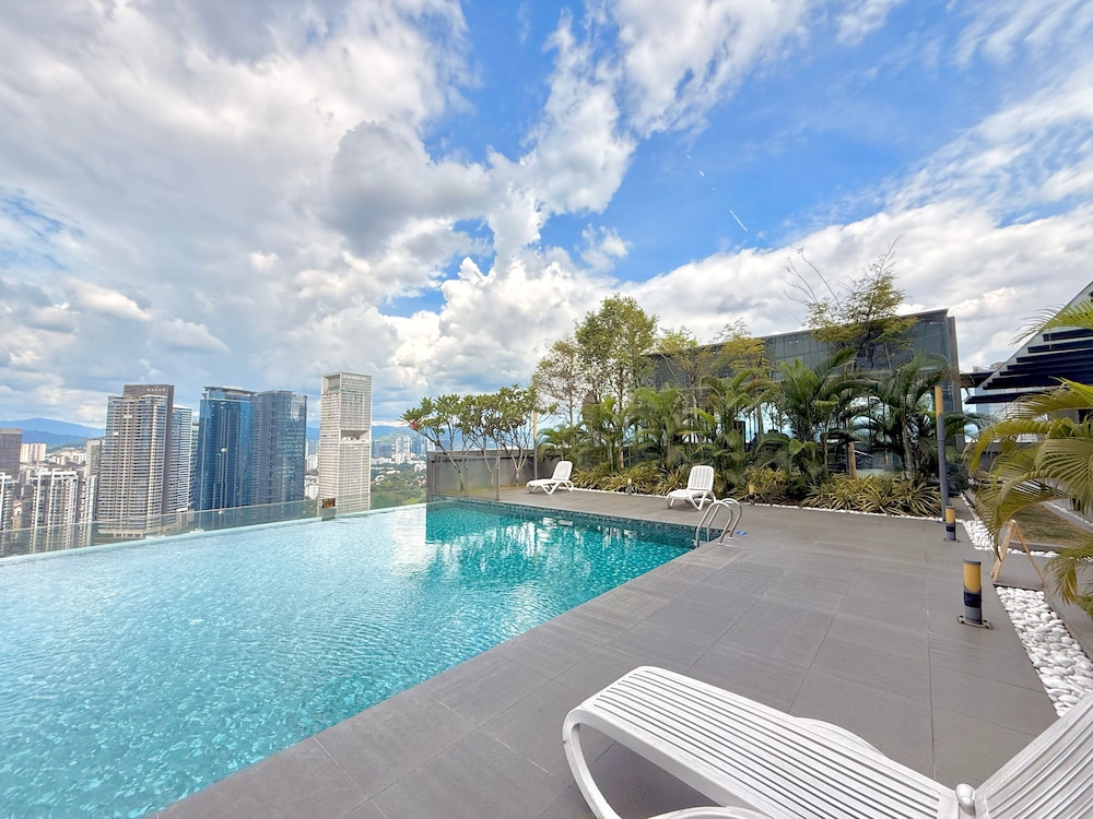 Dorsett Residence by crystal