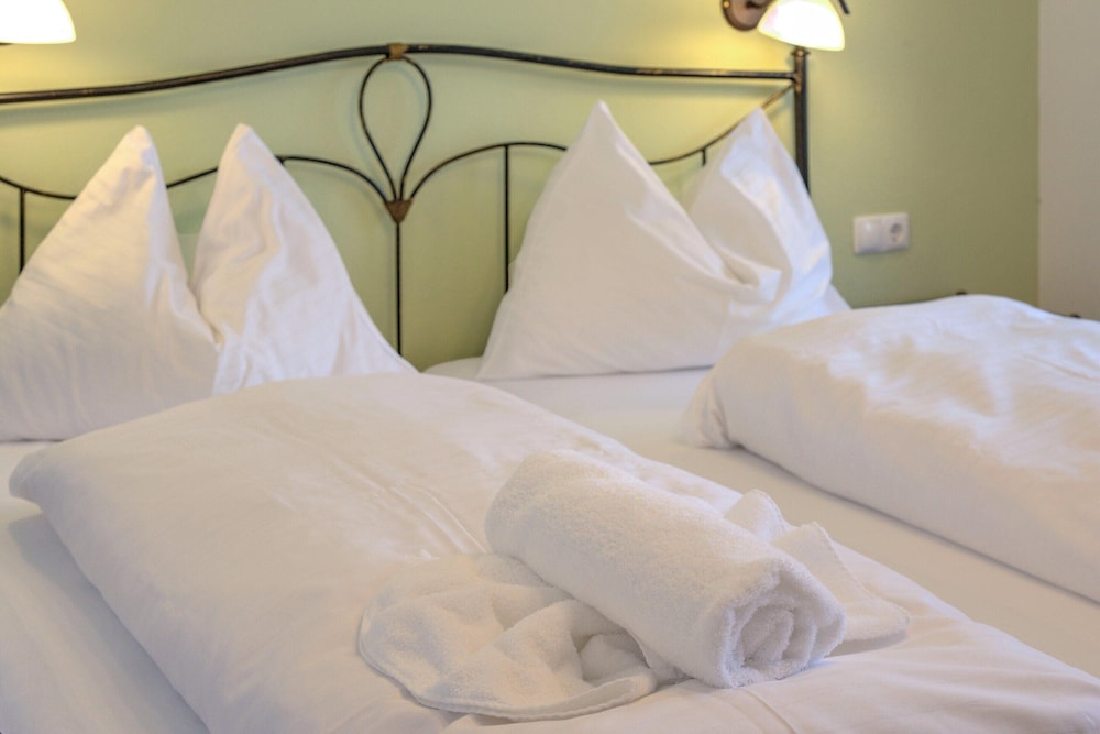 Tranquil Mountain Stay, Central & Sunny