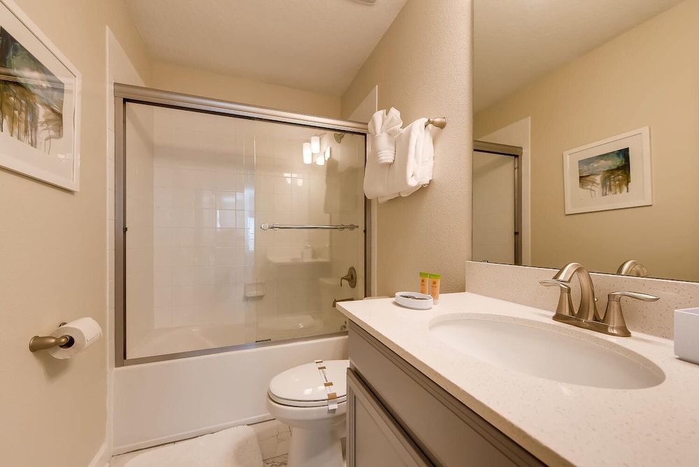8801 IC 8BR Dream Retreat: Luxury Villa