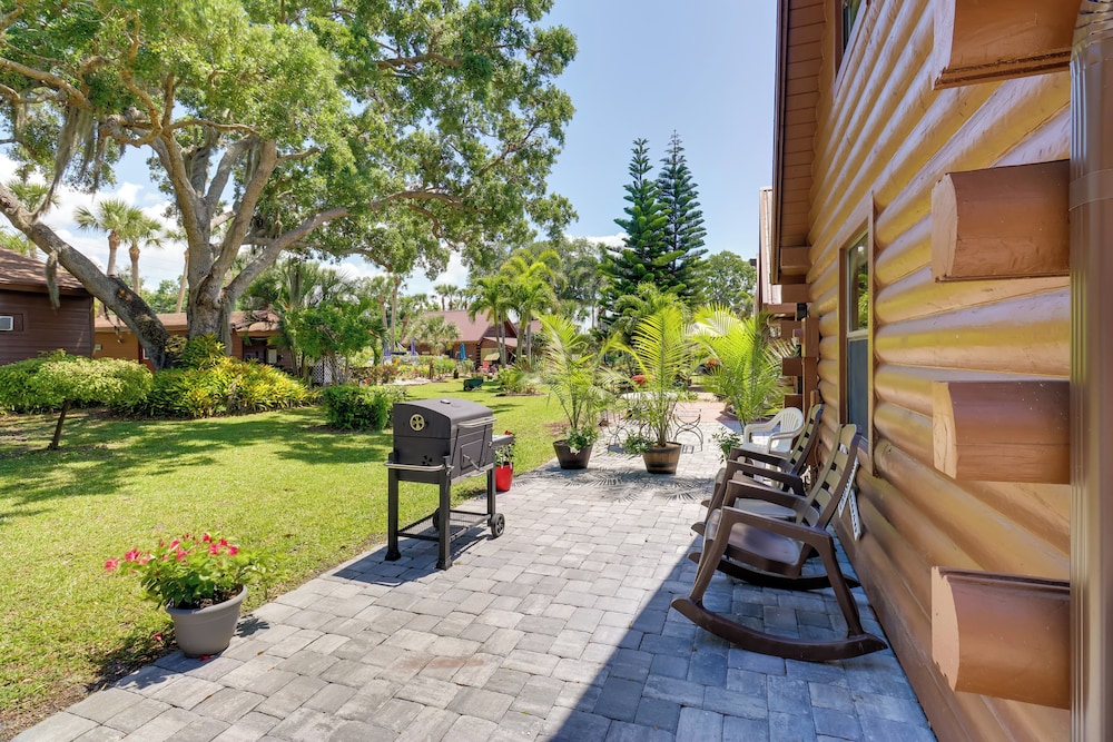 Access to Lake Okeechobee: Cabin w/ Perks!