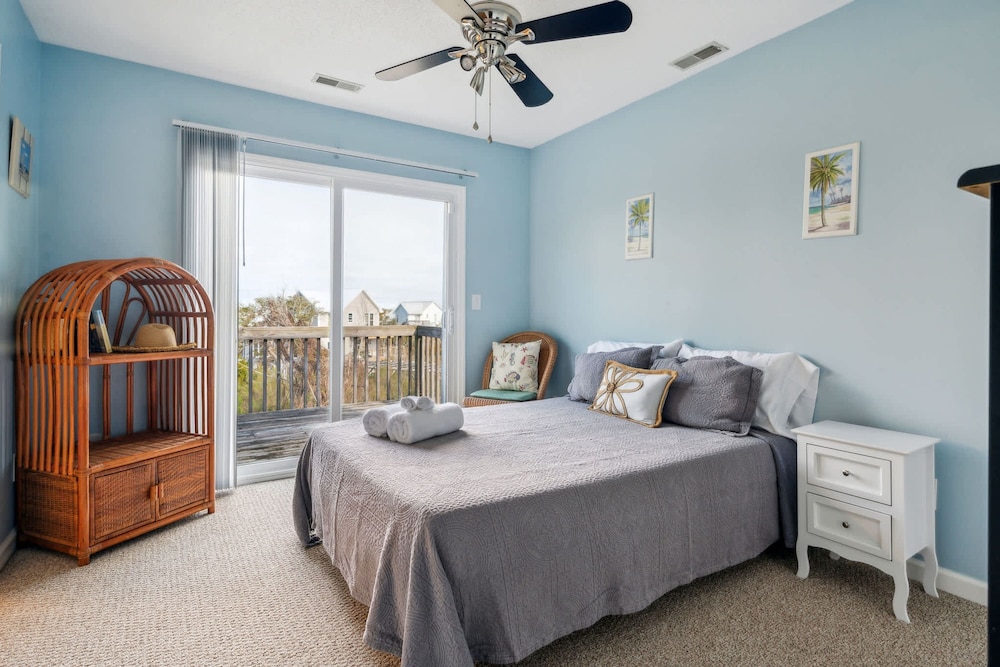 Walk to Beach Private Deck Family Fun