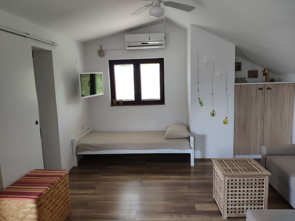 Modern Apartment in Starigrad With Garden