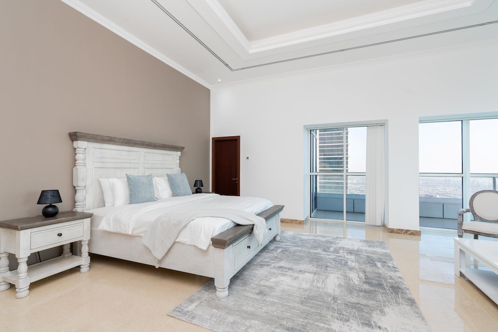 4BR Maid Penthouse w Pool and Jacuzzi