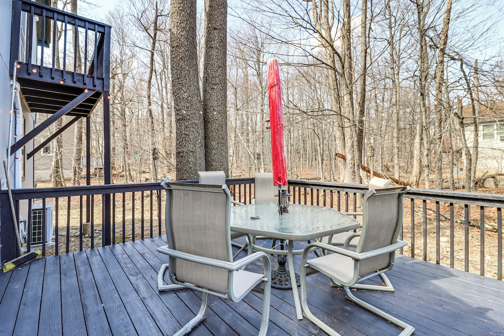 3 Mi to Tobyhanna State Park: Home w/ Serene Deck!