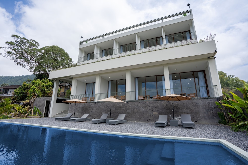 Tribhuwana Padma Lake Resort