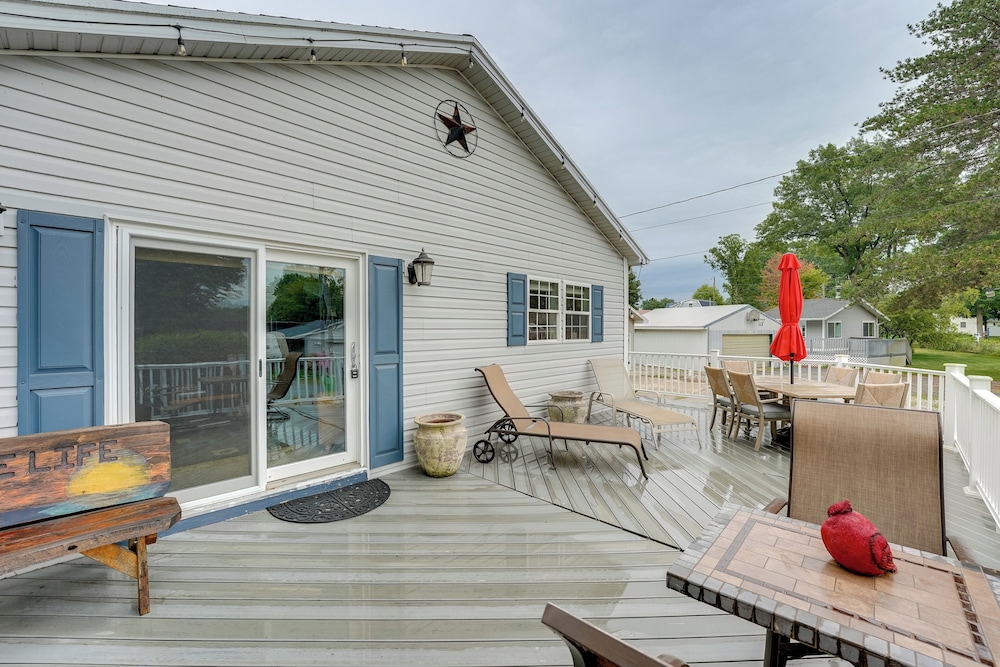 1 Mi to Silver Lake Sand Dunes: Family Gem w/ Yard