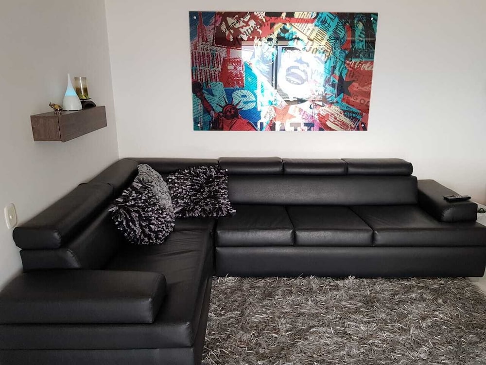 Beautiful apt in the Town
