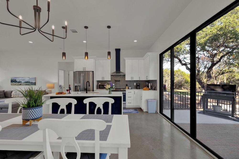 Serene Getaway Nestled in the Tx Hill Country!