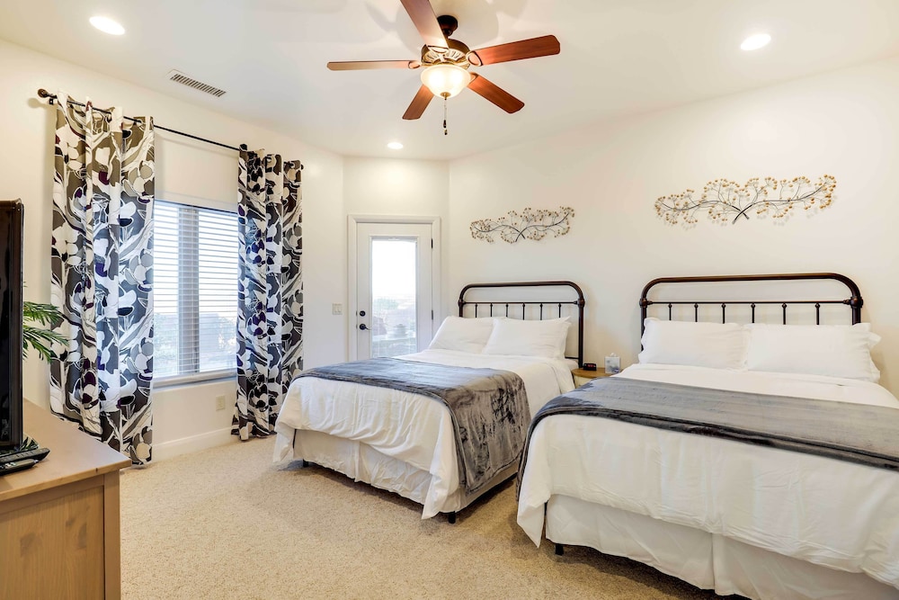 Page Vacations - Horseshoe Bend Retreat: Fire Pit  Mountain Views! - Property Image 2